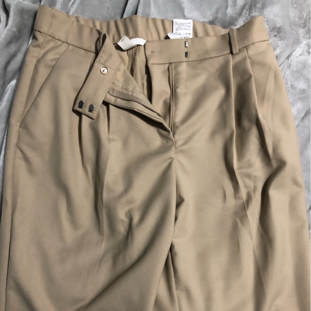 Women’s Pleated khakis EUC